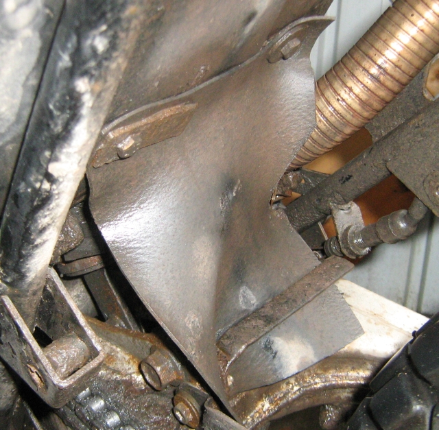 the rear linkage on a clr 125, protected by a pice of inner tube rubber